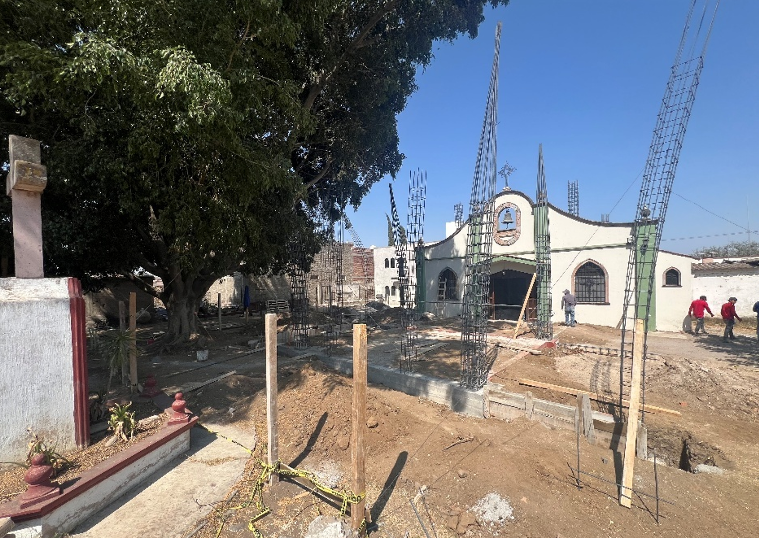 Excavación inicial para cimentación